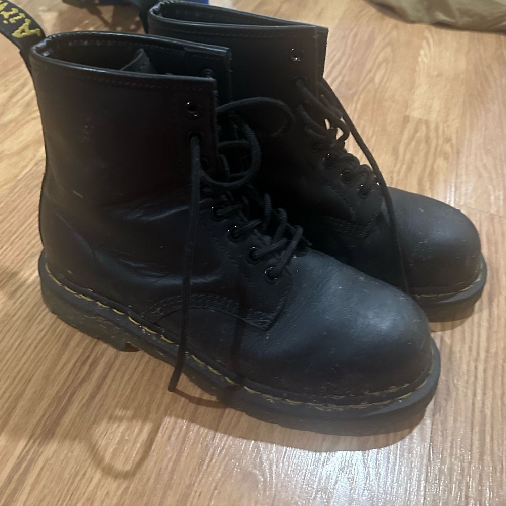 Men’s steel toed Dr martens